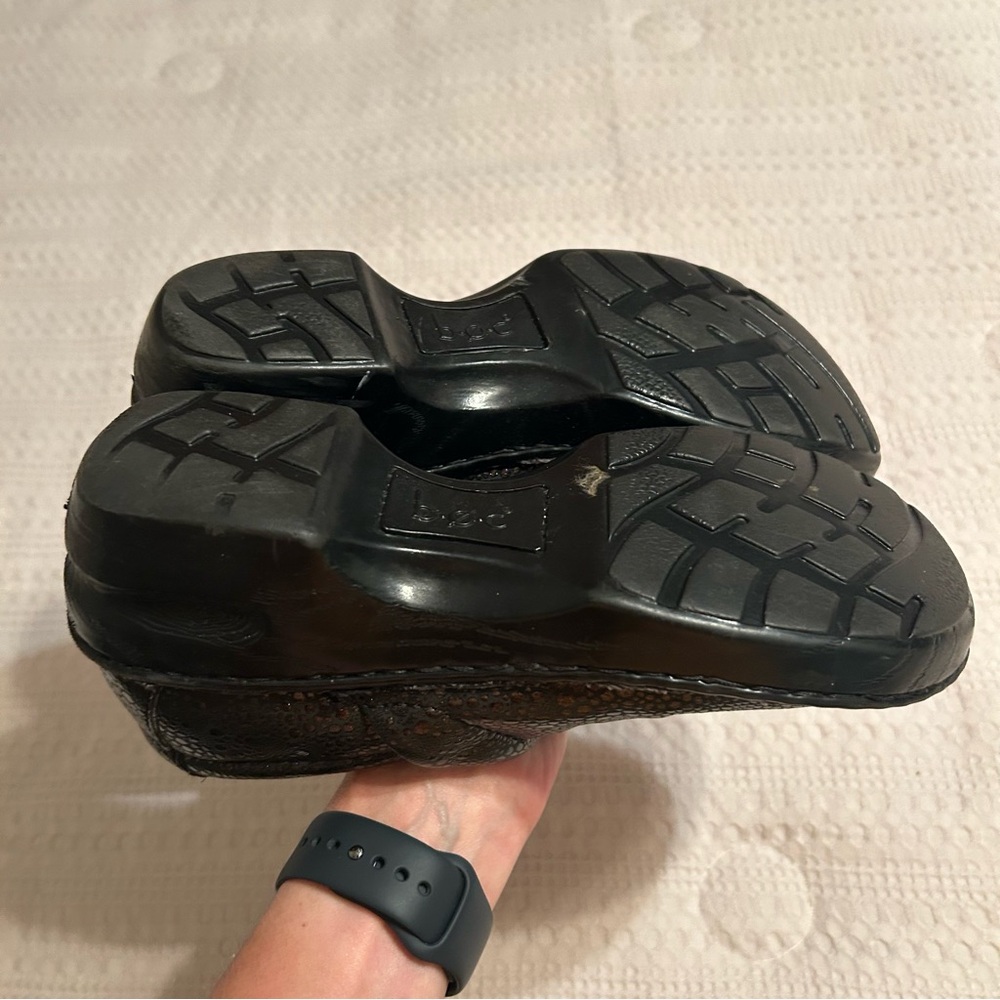 b. o. c. Size 7.5 Black‎ Clogs with Glitter - Picture 3 of 7